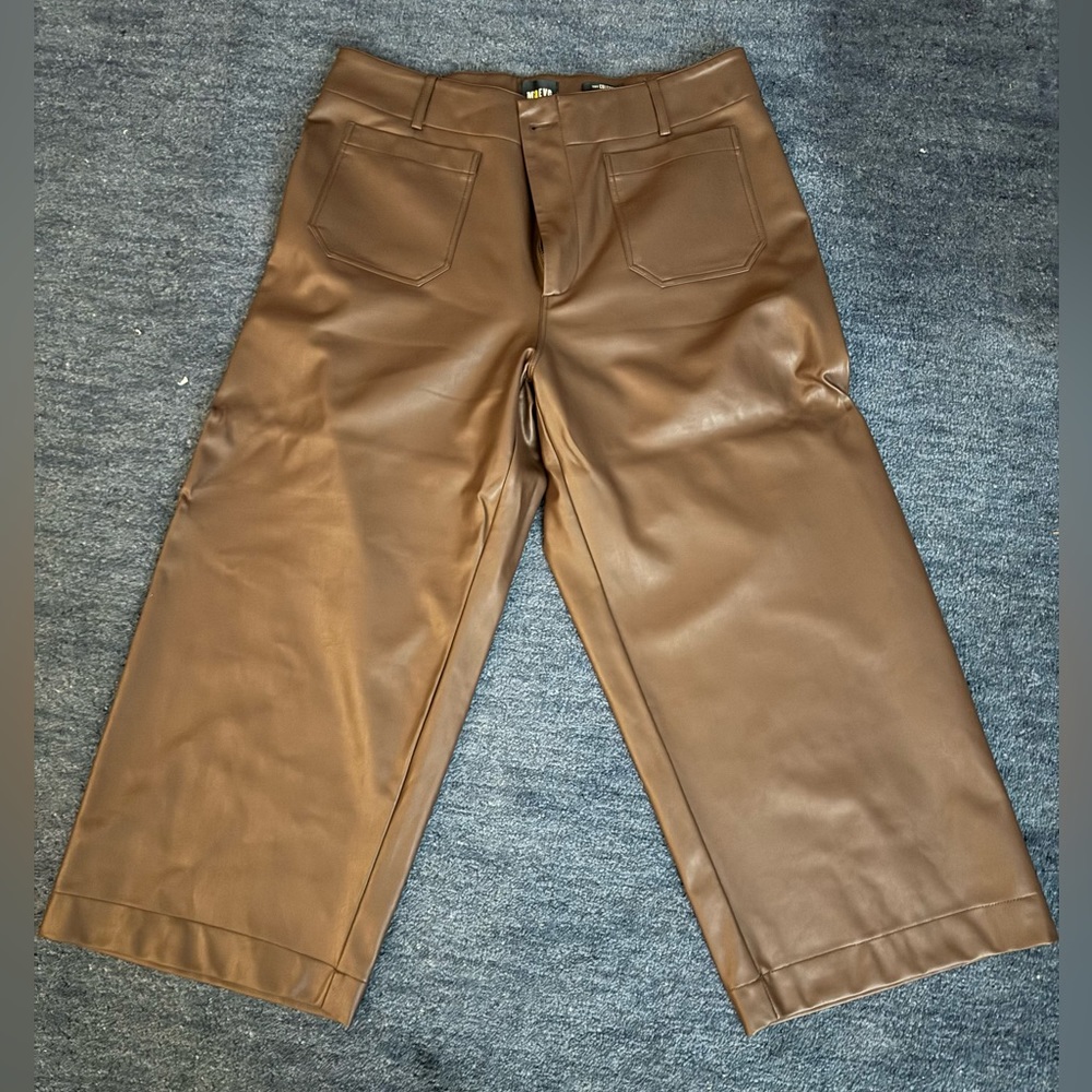 EUC 16W Collette Cropped leather pants.